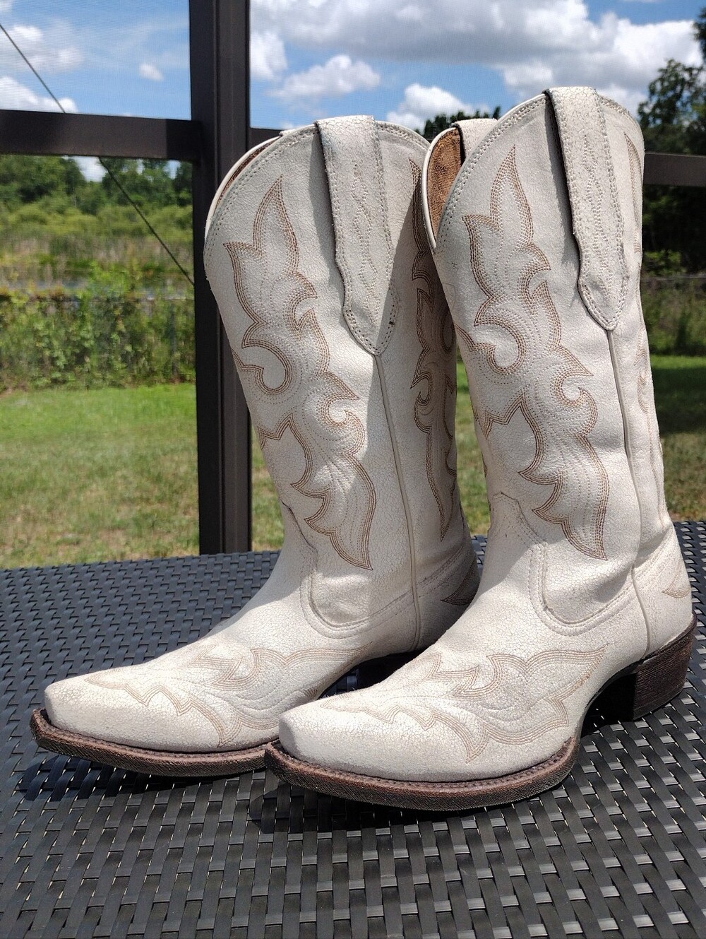 Ariat Cream Western Heeled Cowboy Boots with Brown Heel - Picture 2 of 16